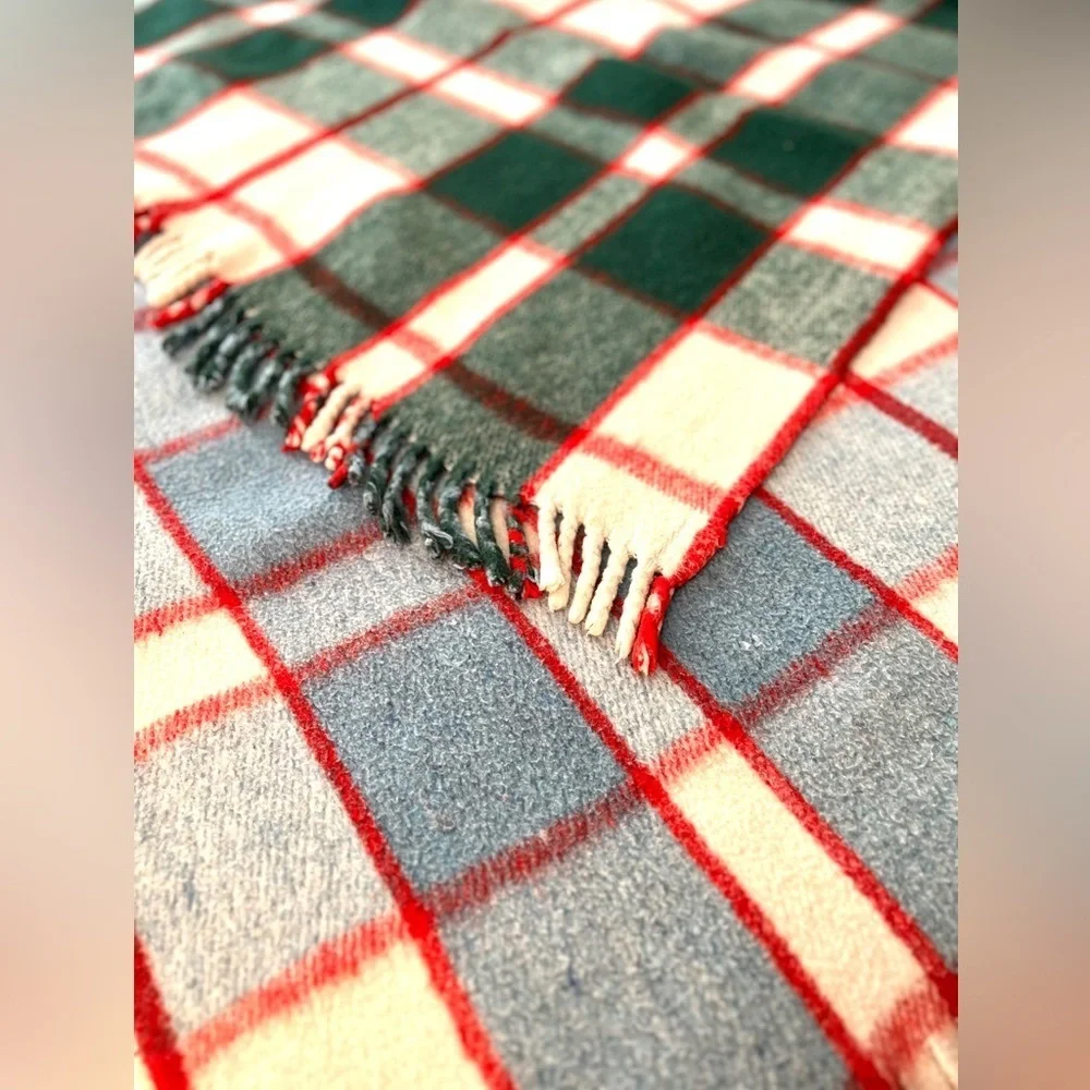 Vintage Cotton Multicolor Plaid Fringed Stadium/Camping Blanket 63 x 78